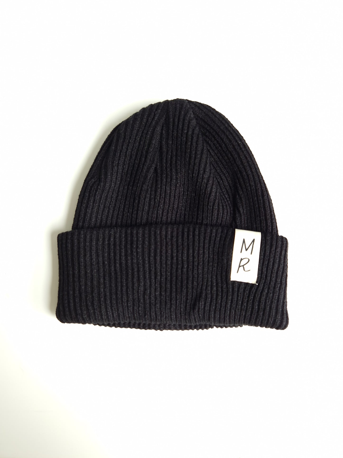 Black ribbed beanie