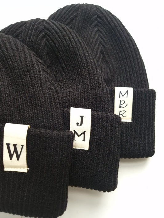 Black ribbed beanie